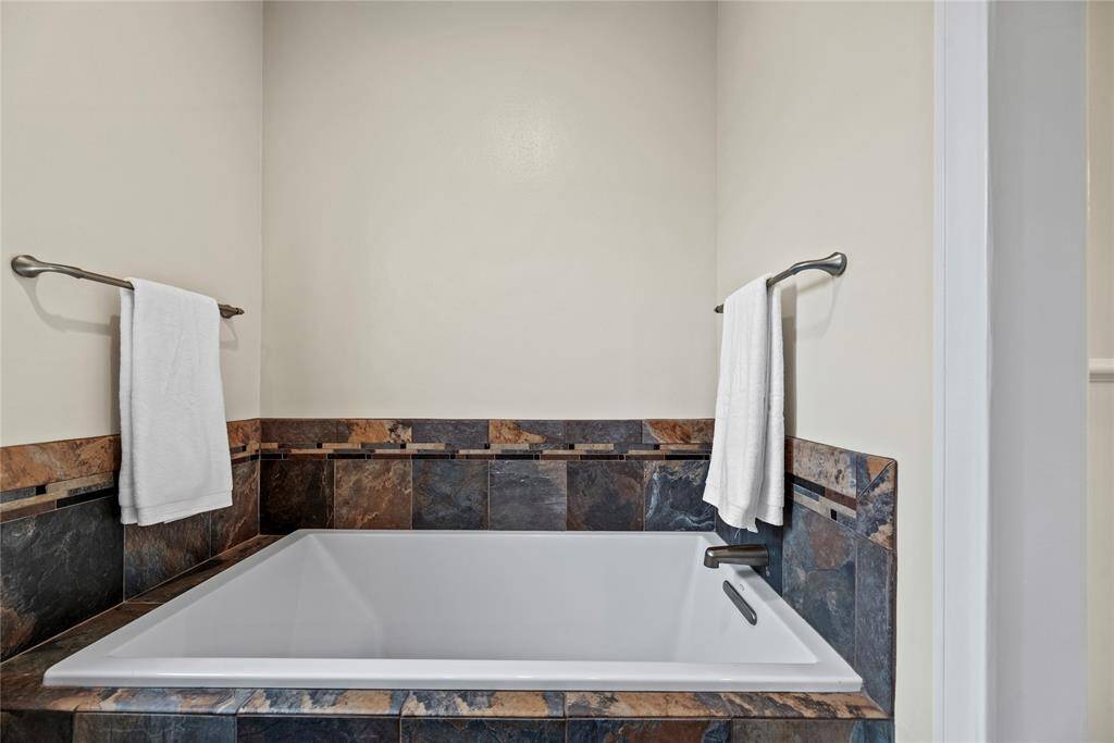 As an afternoon treat, pour a hot bubble bath with essential oils. Let the cares of the day melt away and allow the scents of eucalyptus and lavender to envelop you in natural bliss.