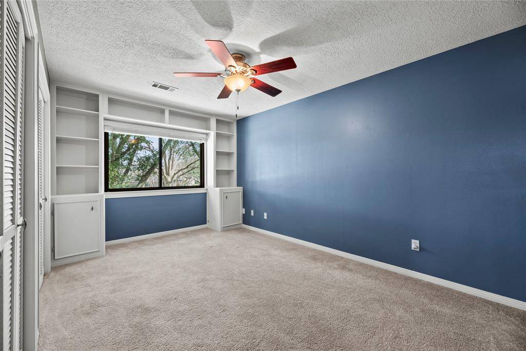 Bright light cascades into each bedroom through wide windows. Guests or children will serenely wake to the soft glow of the new and glorious day!