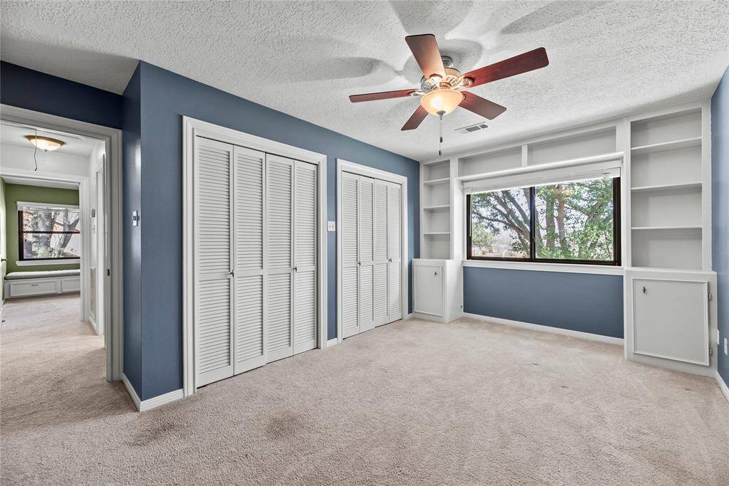 Each bedroom features a dedicated closet for quick and simple storage of clothing, shoes, and accessories.