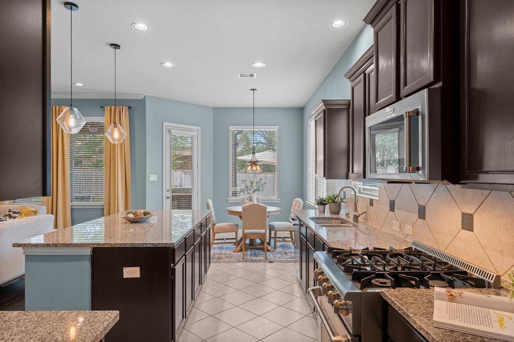The transition from the kitchen to the breakfast area is seamless, creating an open and inviting space for everyday dining.
