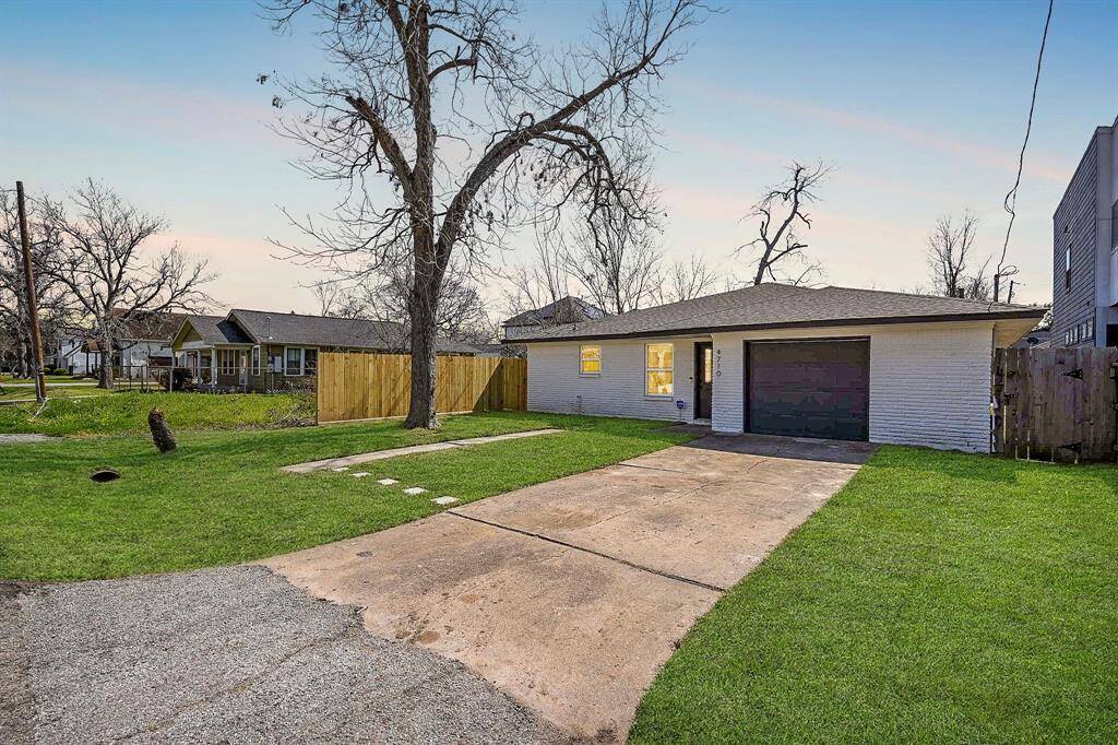 Single car garage.
