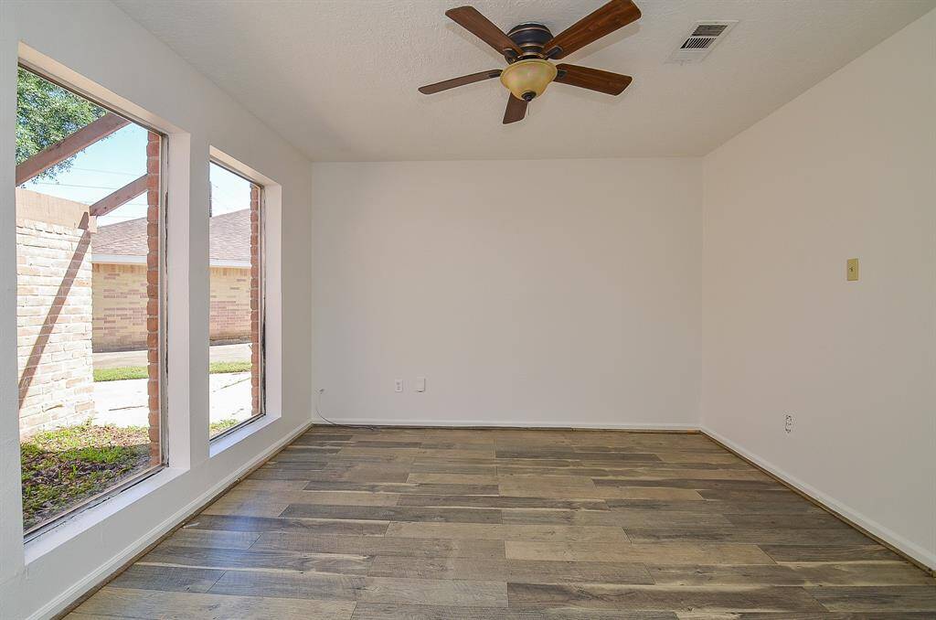 This formal dining space could also be a great work space.