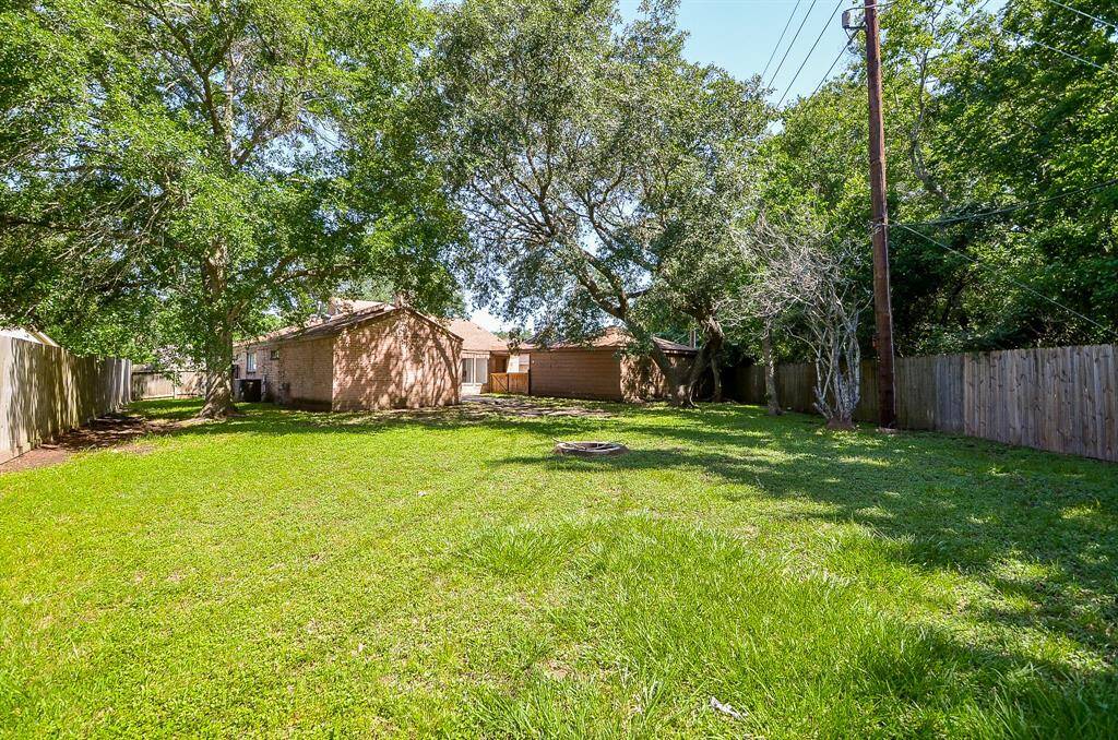 Lots of space in this great yard.