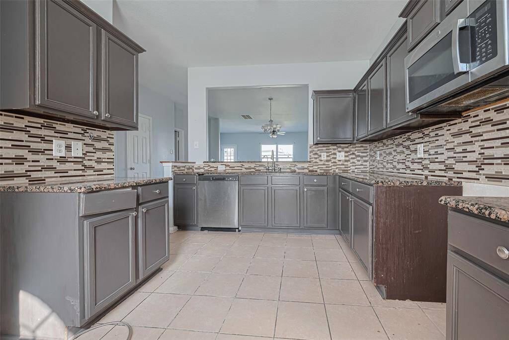 Huge kitchen for entertainment