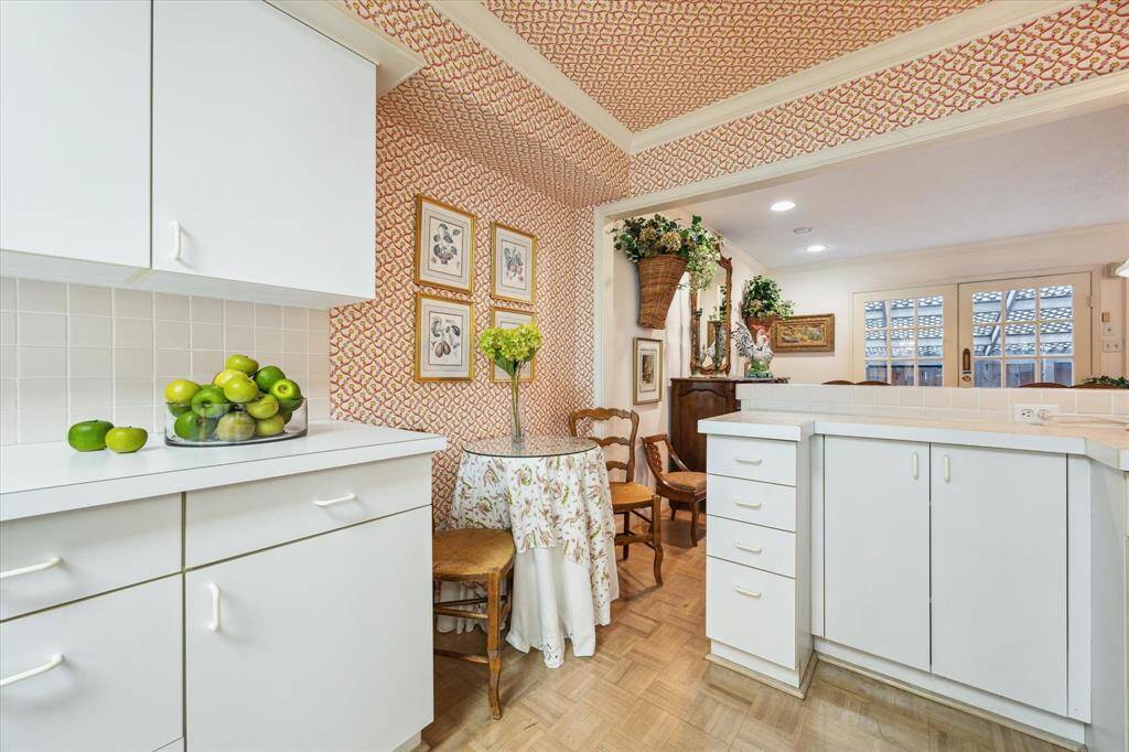 Close up view of bar area in kitchen.