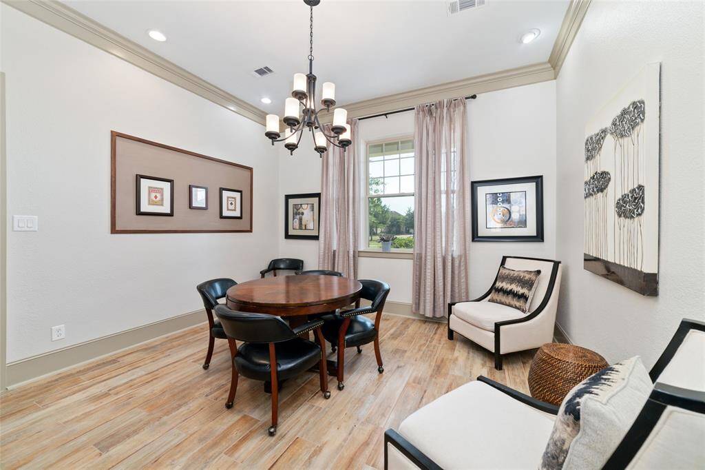 Perfectly outfitted meeting room for private visits can be accessed with a reservation.