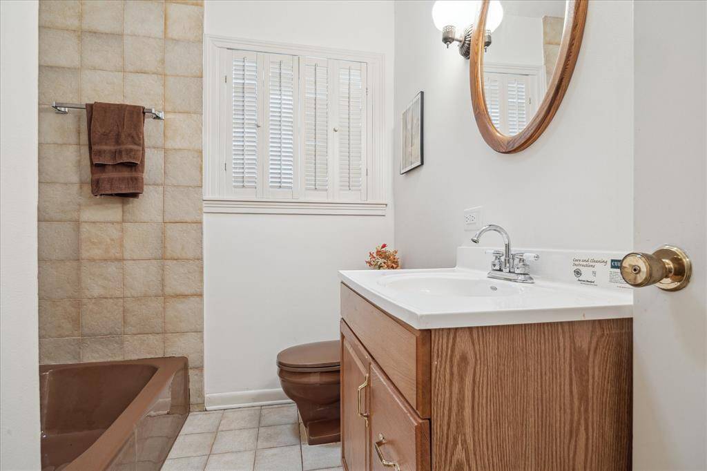 Bathroom with a tub/shower combo