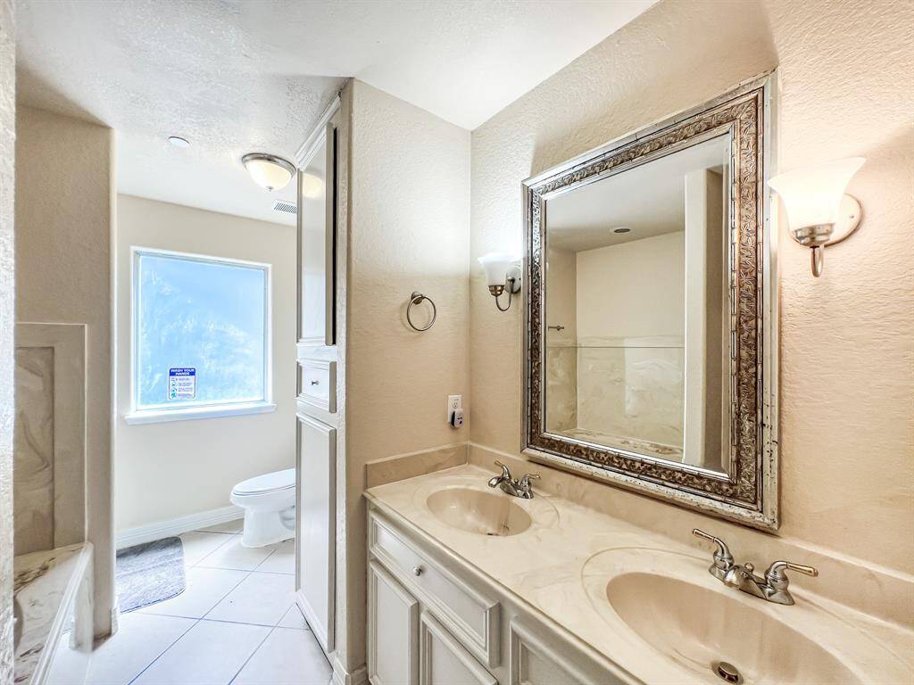 Double Vanity & Sinks