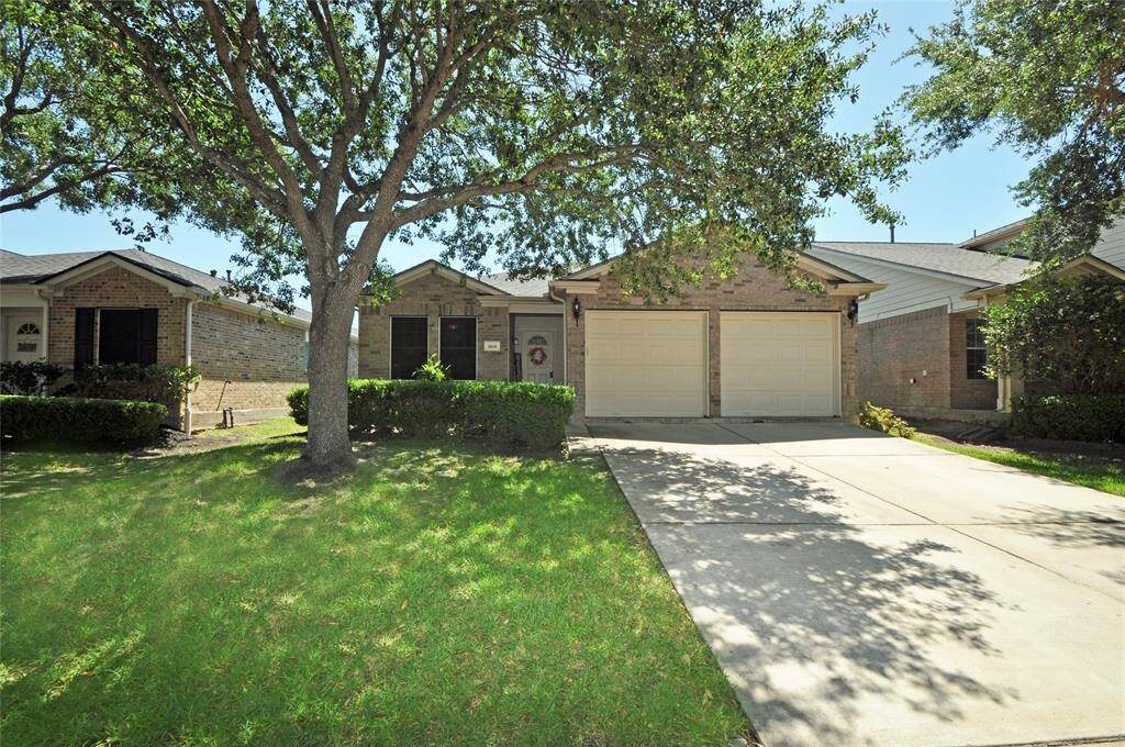 Welcome to 5806 Spring Sunrise Drive in Waterview Estates.