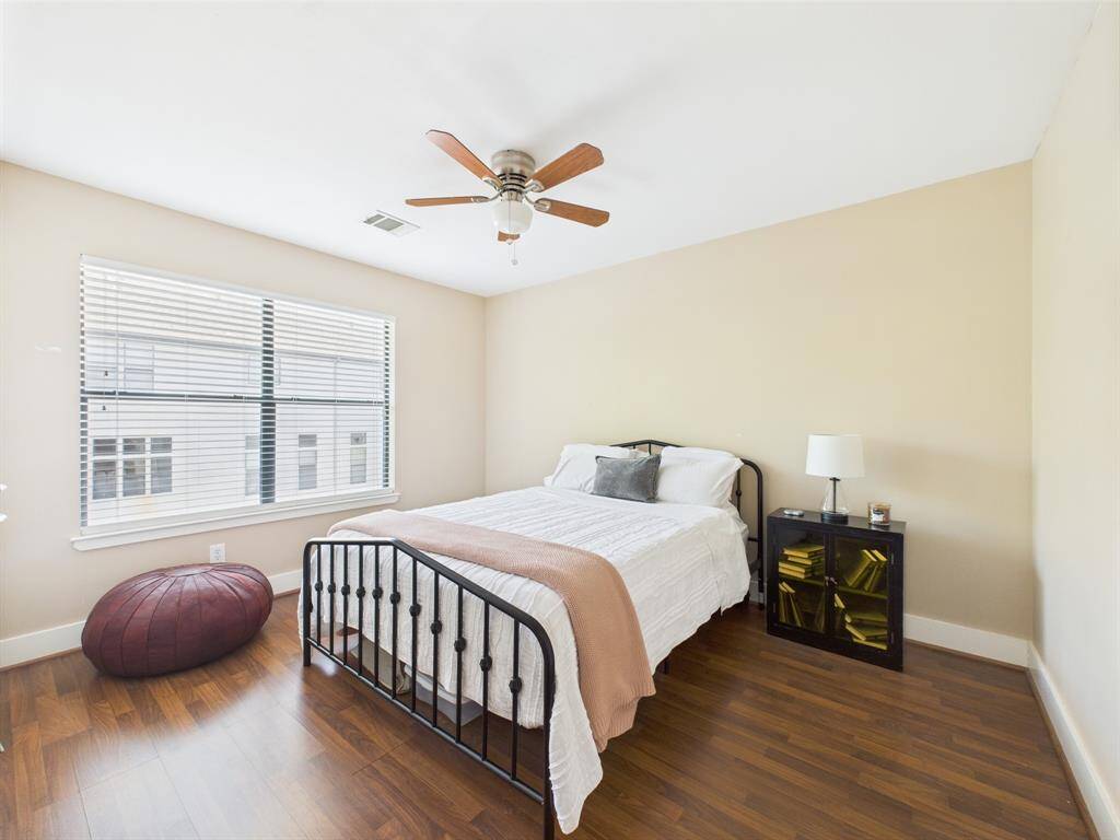 Secondary bedroom (3rd floor)