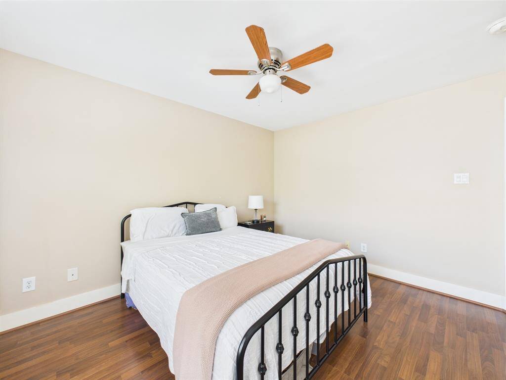 Secondary bedroom (3rd floor)