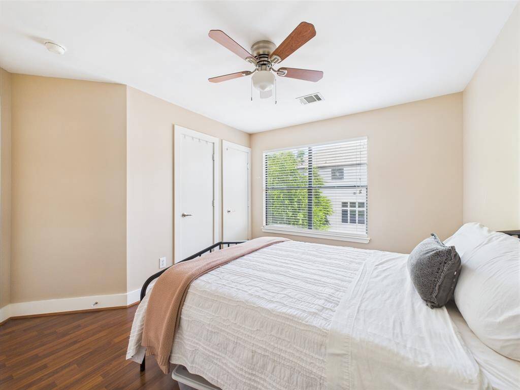 Secondary bedroom (3rd floor)
