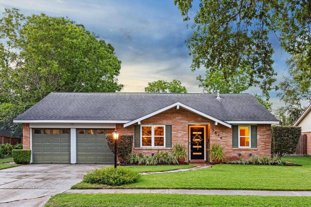 Beautiful 3 Bedroom/2 Bath single-story home in Westbury