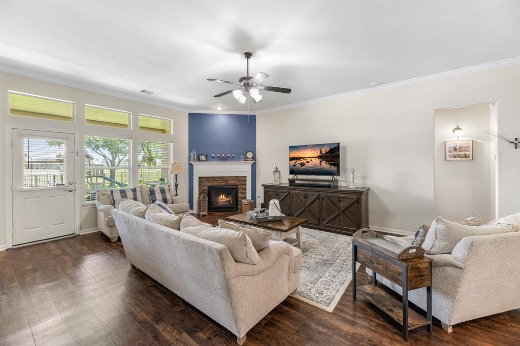 Such a warm and inviting space.