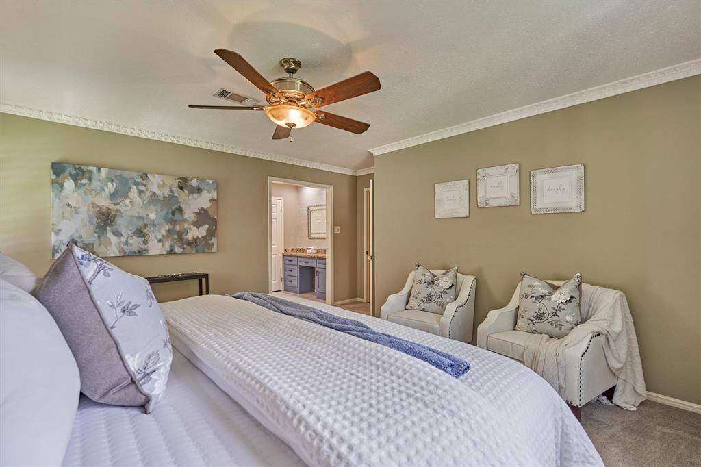 Spacious, soft & neutral tones - with room for a comfortable seating area.