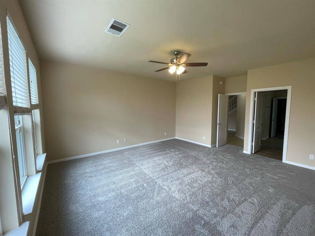 Master Bedroom view3