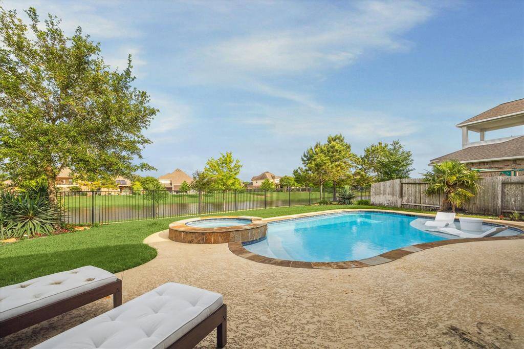 Wow! This home has it all: a yard, a pool, a spa, and a lake view. Don't miss it.