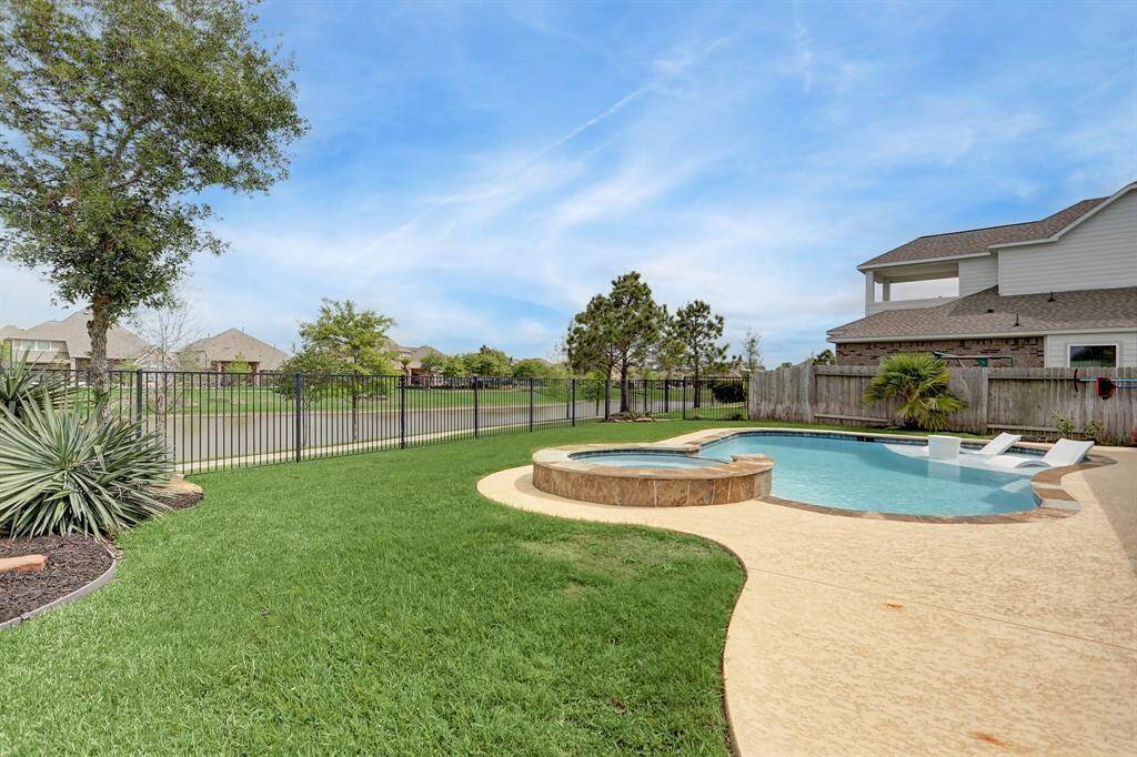 The large lot allows for plenty of green space for pets and kiddos. It's a huge plus, getting the best of both worlds.