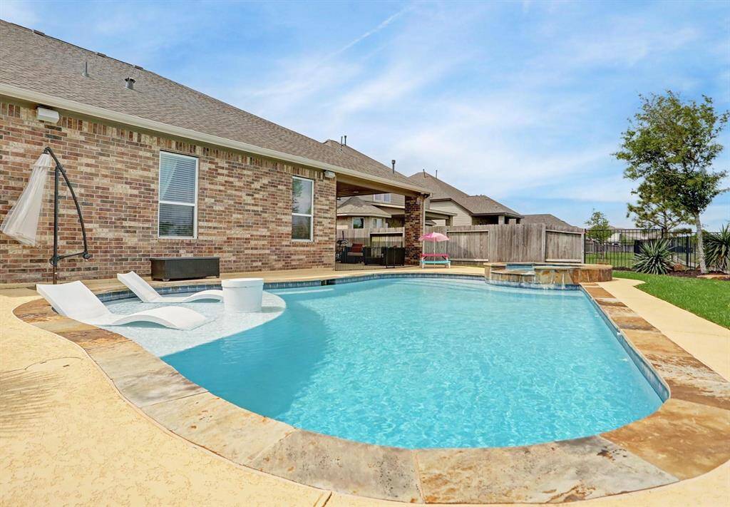 Summer time fun is here! Relax in yout beautiful sparkling pool while drinking a glass of wine, and enjoy a mesmerizing view of the lake.