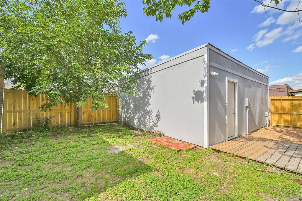 The backyard offers extra outdoor space, bordered by lush greenery and providing a peaceful area to enjoy the outdoors. It’s an ideal spot for gardening, playing, or simply unwinding after a long day.