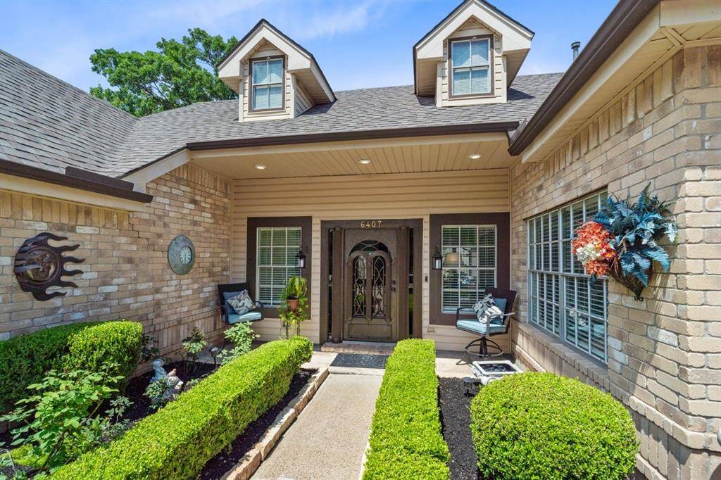 Lush landscaping makes great curb appeal!