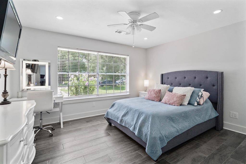 Secondary bedroom is spacious