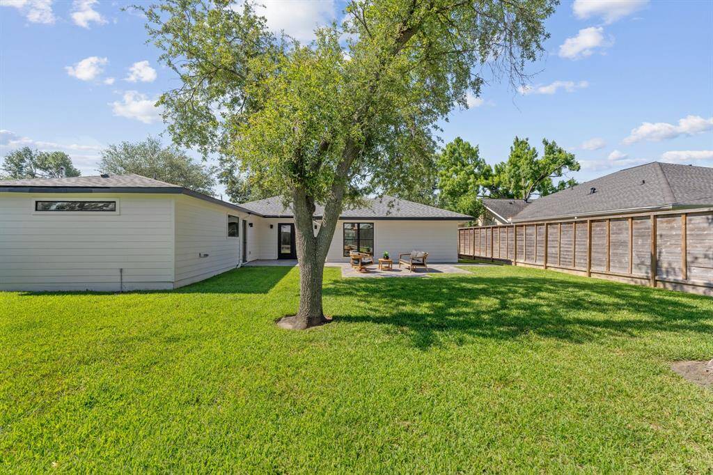 The possibilities are endless on this 8,450 square foot lot!