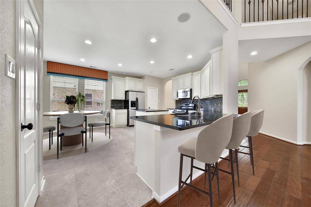 Open Kitchen to the living room.