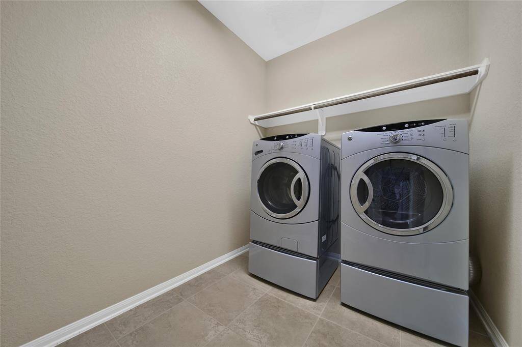 Spacious laundry room