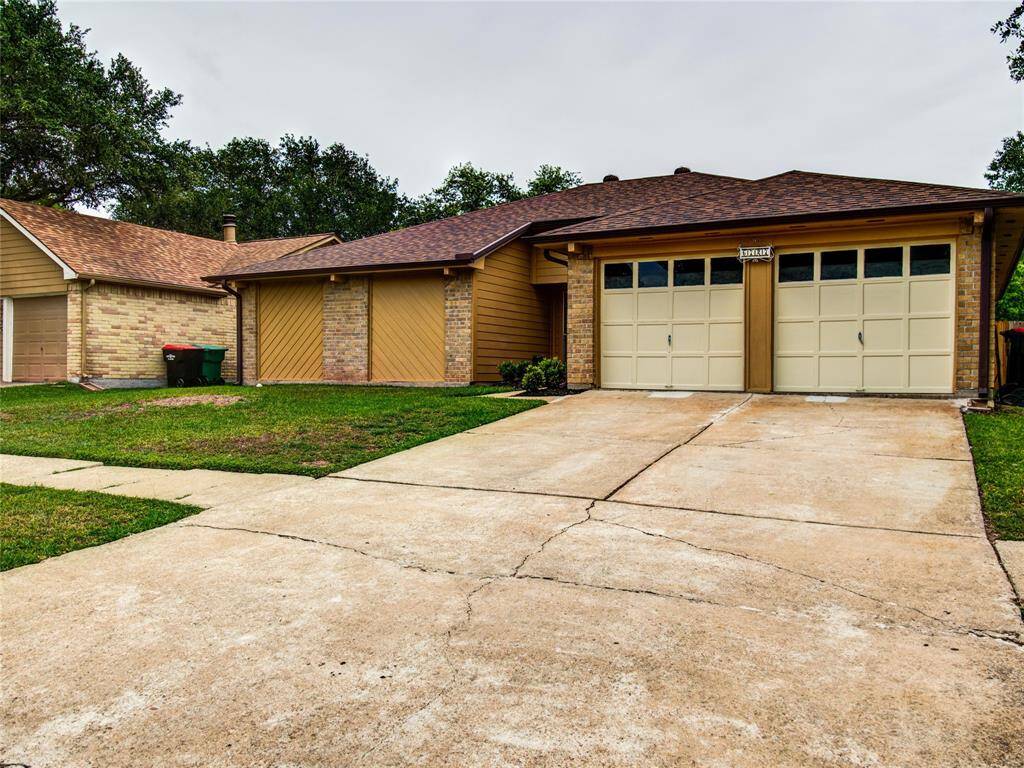 Well kept one-story home in a quiet established neighborhood.