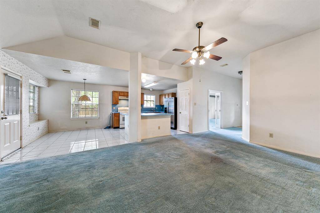 Another angle shows you the true size of this room! Previous photos from 2022 Prior to freeze