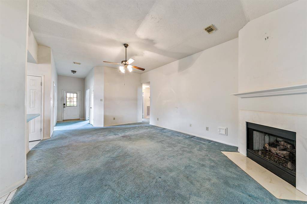 This large room can hold an array of furniture. Previous photos from 2022 Prior to freeze