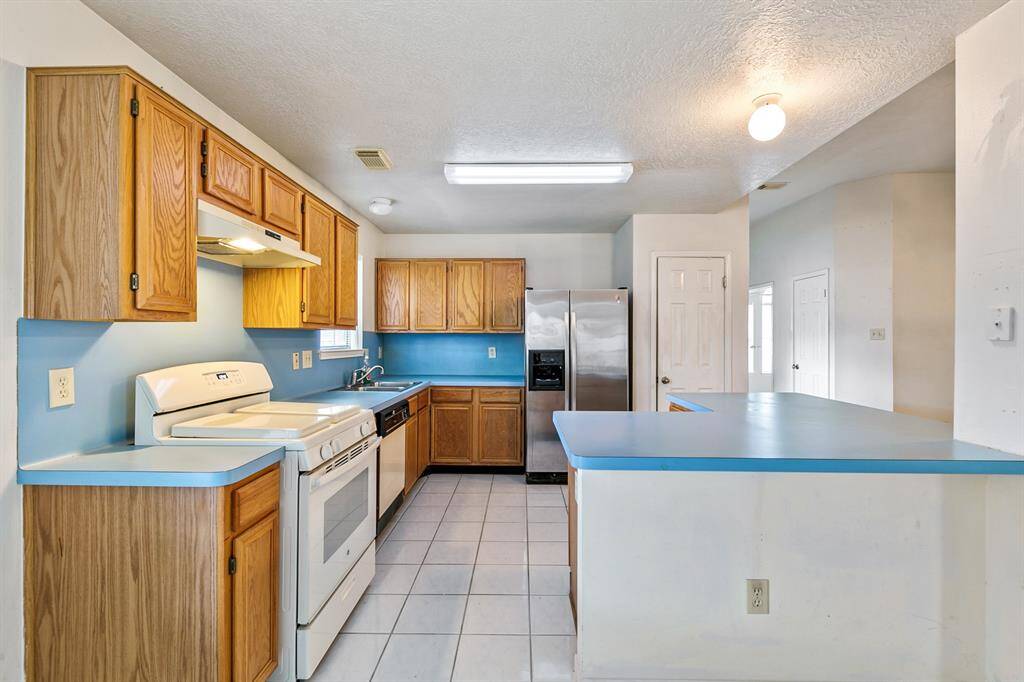 Take another look at the spacious kitchen! Previous photos from 2022 Prior to freeze
