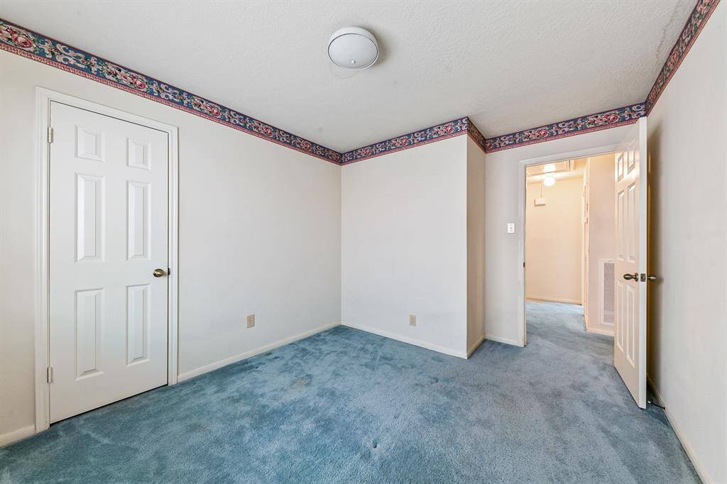 All of the bedrooms in the home are carpeted. Previous photos from 2022 Prior to freeze