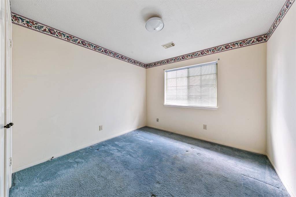 A view of the third bedroom. Previous photos from 2022 Prior to freeze