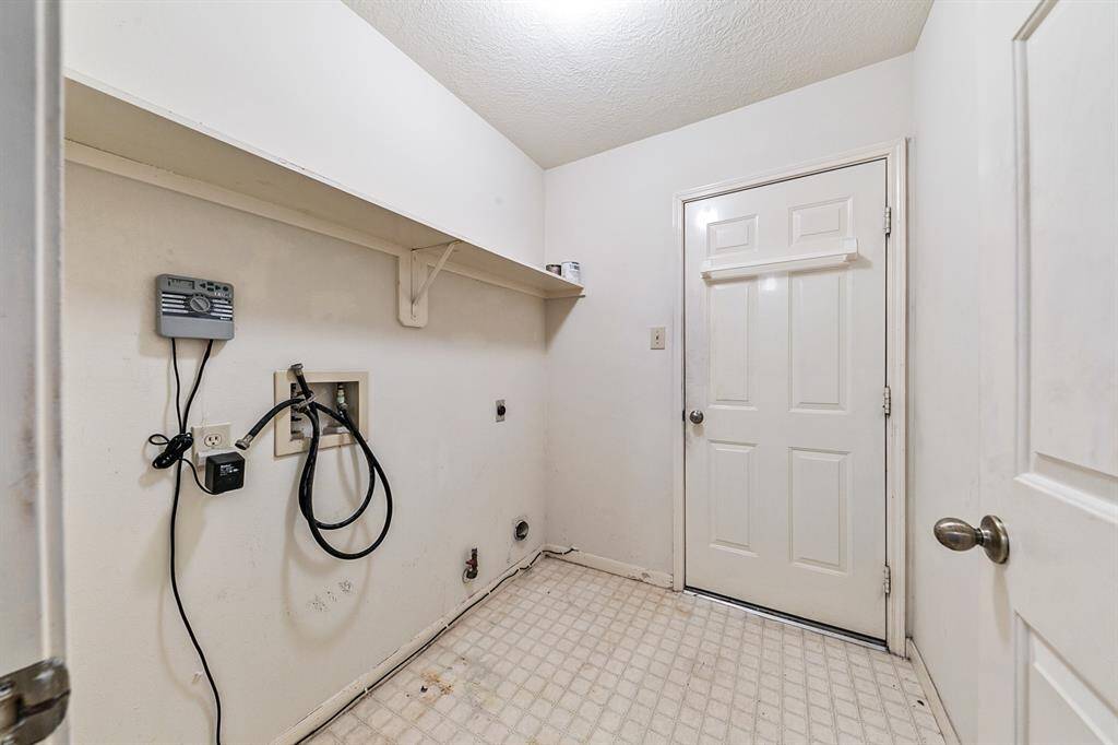 The home features a spacious laundry room with built-in shelving for storage. Previous photos from 2022 Prior to freeze
