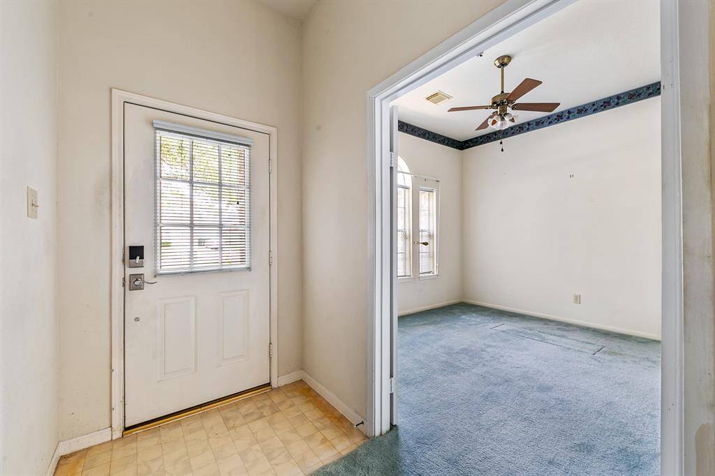 This home features 3 bedrooms and 2 full baths. Previous photos from 2022 Prior to freeze