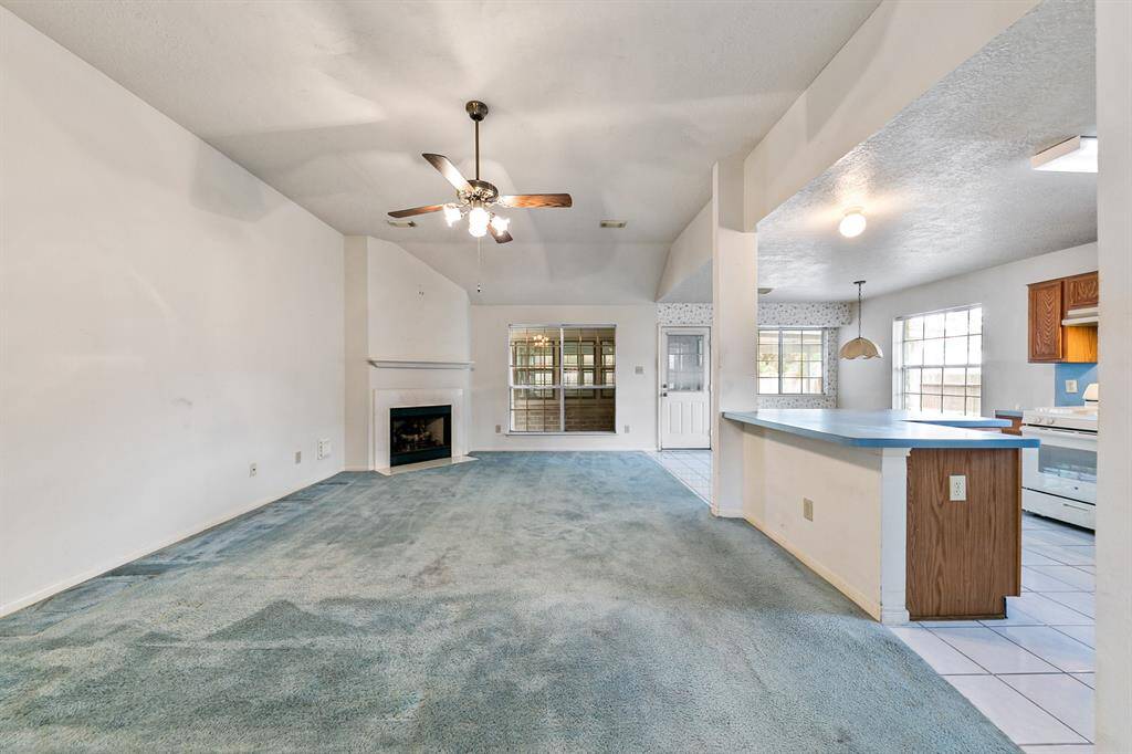 A view of the spacious living room. Previous photos from 2022 Prior to freeze