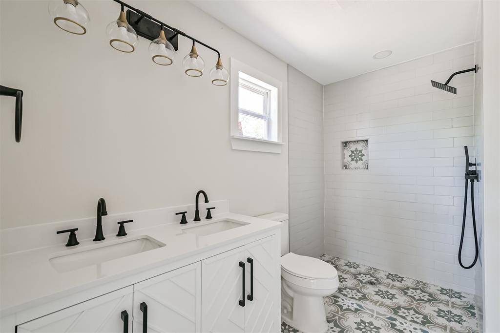 Primary bath, Mirrors are included