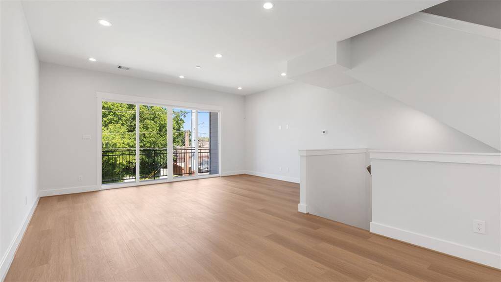 Welcome to a living room thateffortlessly combines comfort andstyle.