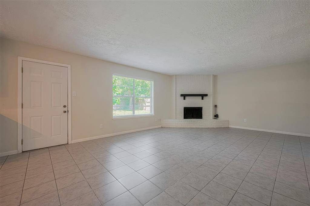 Stainless refrigerator is included!