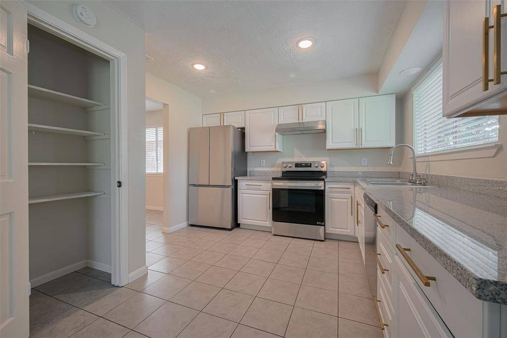 Primary bedroom downstairs is cozy and inviting. Virtually staged.