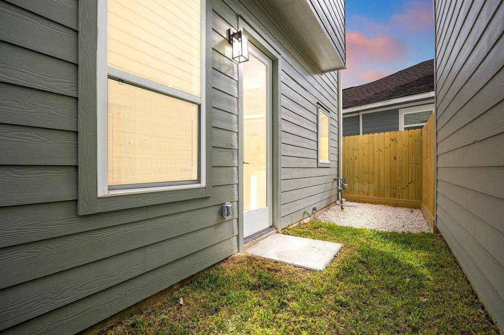 Whether you're looking to create a peaceful garden escape or an inviting space for relaxation and entertaining, this area offers the perfect canvas to bring your vision to life.