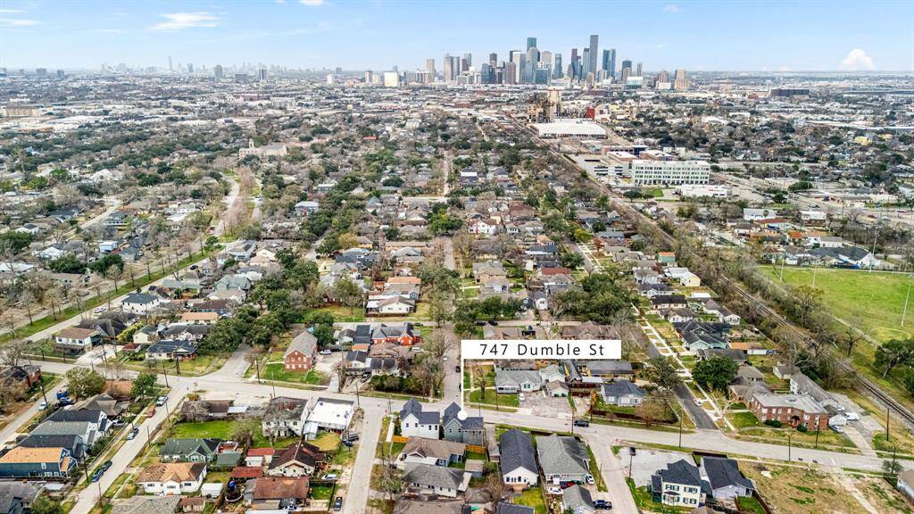 This home enjoys the perfect balance of a peaceful residential setting while being conveniently close to the city's dynamic urban core. The area boasts a mix of charming historic homes and modern developments, with easy access to major highways, local parks, and public transportation.