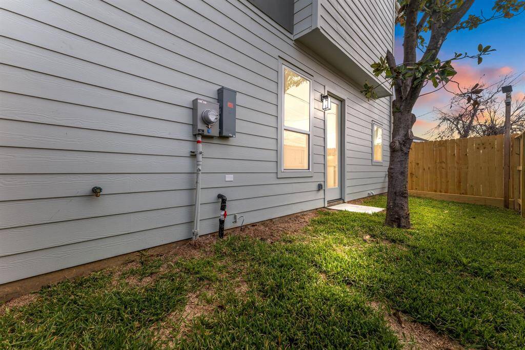 Take advantage of the added bonus of a rare side yard, offering endless possibilities to transform it into your own serene outdoor oasis. Whether it's a cozy retreat for relaxation or an inviting space for entertaining, this tranquil area provides the perfect backdrop for creating your ideal outdoor sanctuary.