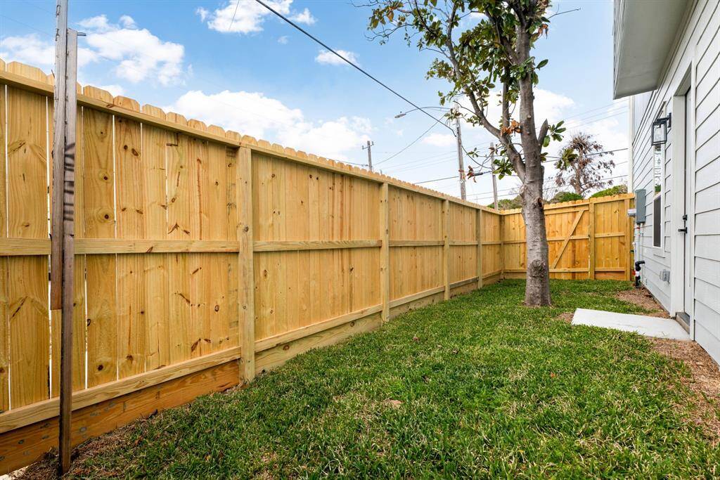 Relish the charm of a private side yard, offering endless possibilities to create your own cozy outdoor sanctuary. Whether you envision a tranquil garden, a relaxing lounge area, or an inviting space for entertaining, this serene retreat is the perfect canvas to bring your dream outdoor oasis to life.