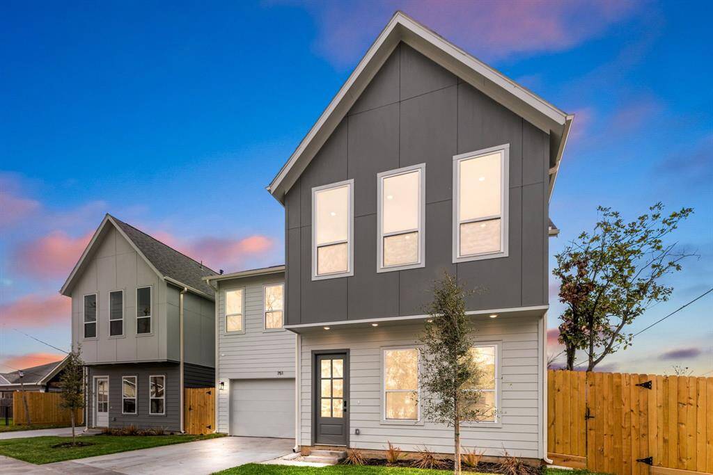 Welcome to 751 Dumble Street, a modern masterpiece nestled on a quiet corner lot in Houston’s dynamic EaDo District—just minutes from Downtown! This stunning home boasts exceptional curb appeal, a sleek contemporary design, and a private double-wide driveway. The inviting entryway, featuring an elegant glass-detailed front door, sets the tone for the stylish interiors within. Enjoy a beautifully designed, low-maintenance lawn, perfect for effortless living.