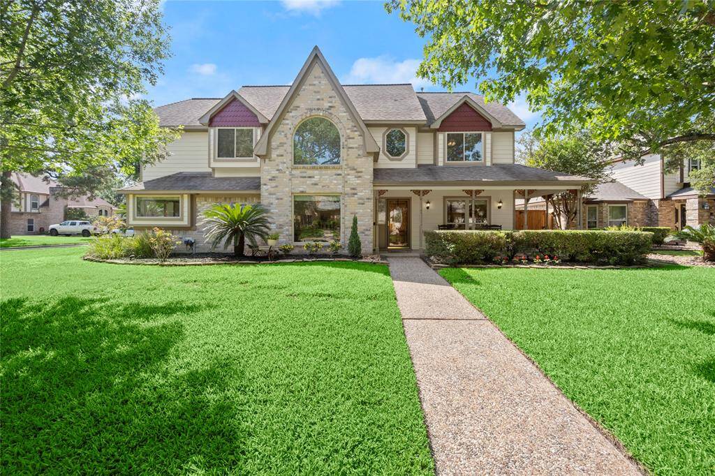 Welcome to your new home in the master-planned community of Copperfield in the lovely subdivision of Southdown Village. This charming two-story 2,630 SF home with the complex paintwork on the siding, trim and decorative brackets flanking each turned porch column give this home a breathtaking Victorian flair.
