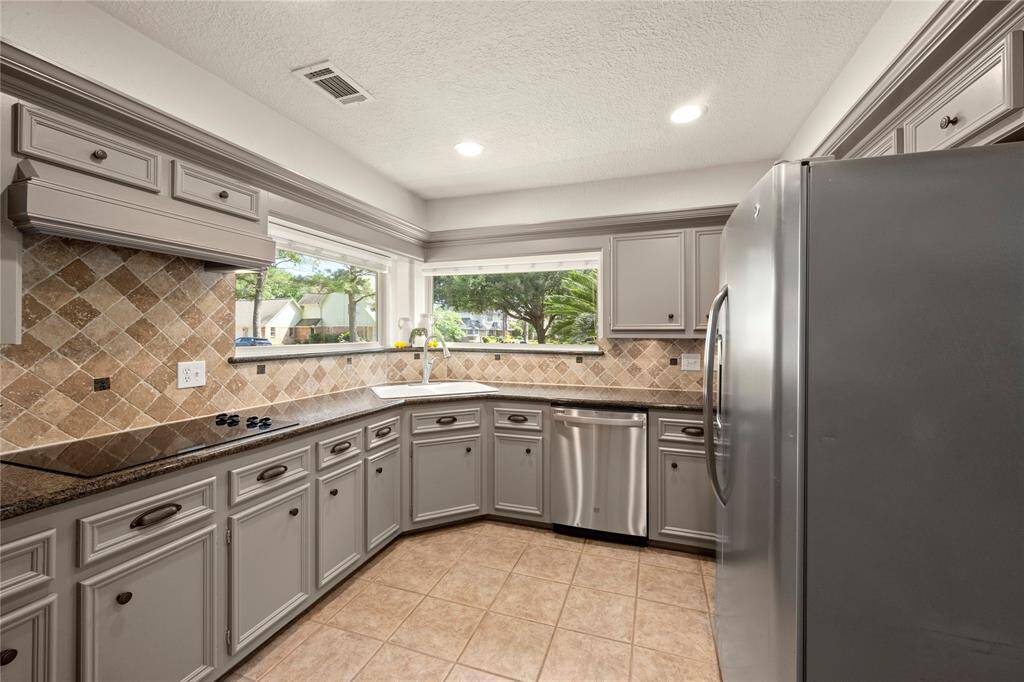 Another view of this magnificent kitchen!
