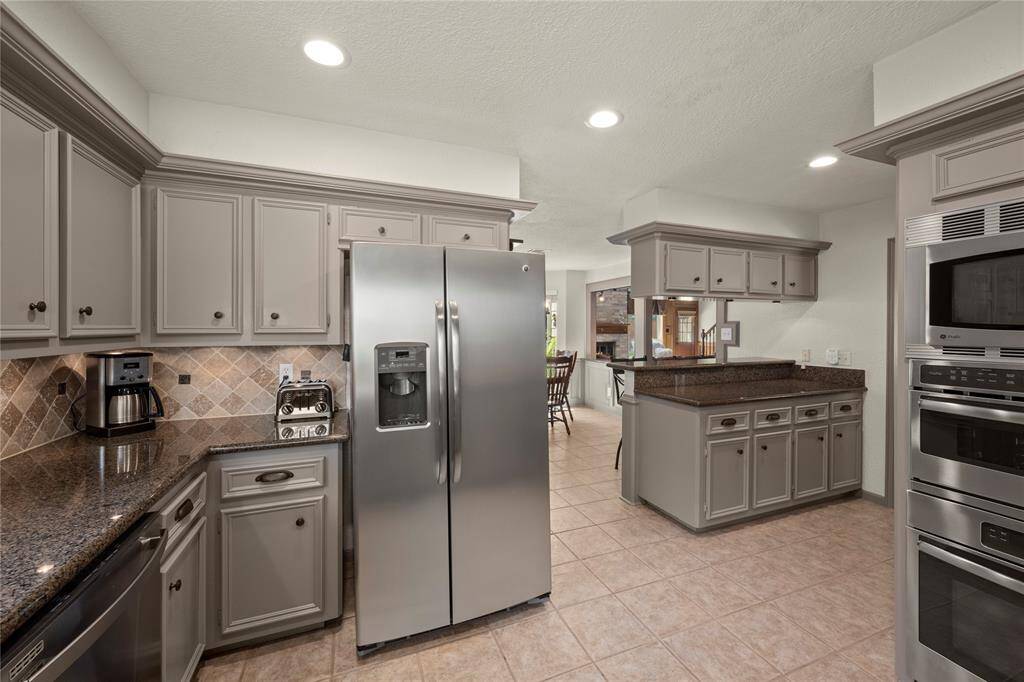 This kitchen is very expansive.  There is even a large nook for coffee, tea and toast.